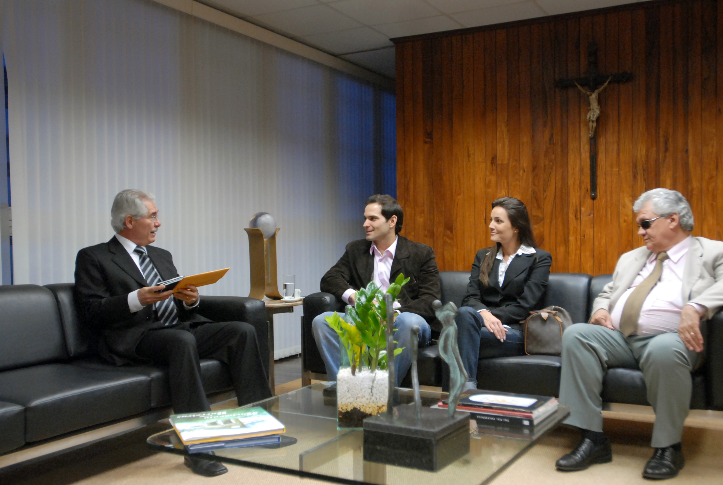 Recepo ao atleta Nicholas Santos no gabinete da presidncia da Alesp<a style='float:right;color:#ccc' href='https://www3.al.sp.gov.br/repositorio/noticia/03-2008/MEDALHISTA  vaz de lima  Nicholas Santos  21 MARCIA.jpg' target=_blank><i class='bi bi-zoom-in'></i> Clique para ver a imagem </a>